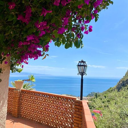 Casa Dei Sogni Taormina Bed and Breakfast Exteriör bild