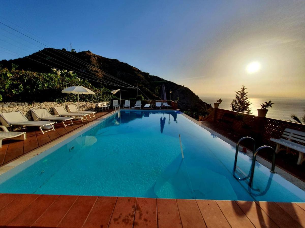 Casa Dei Sogni Taormina Bed and Breakfast Exteriör bild