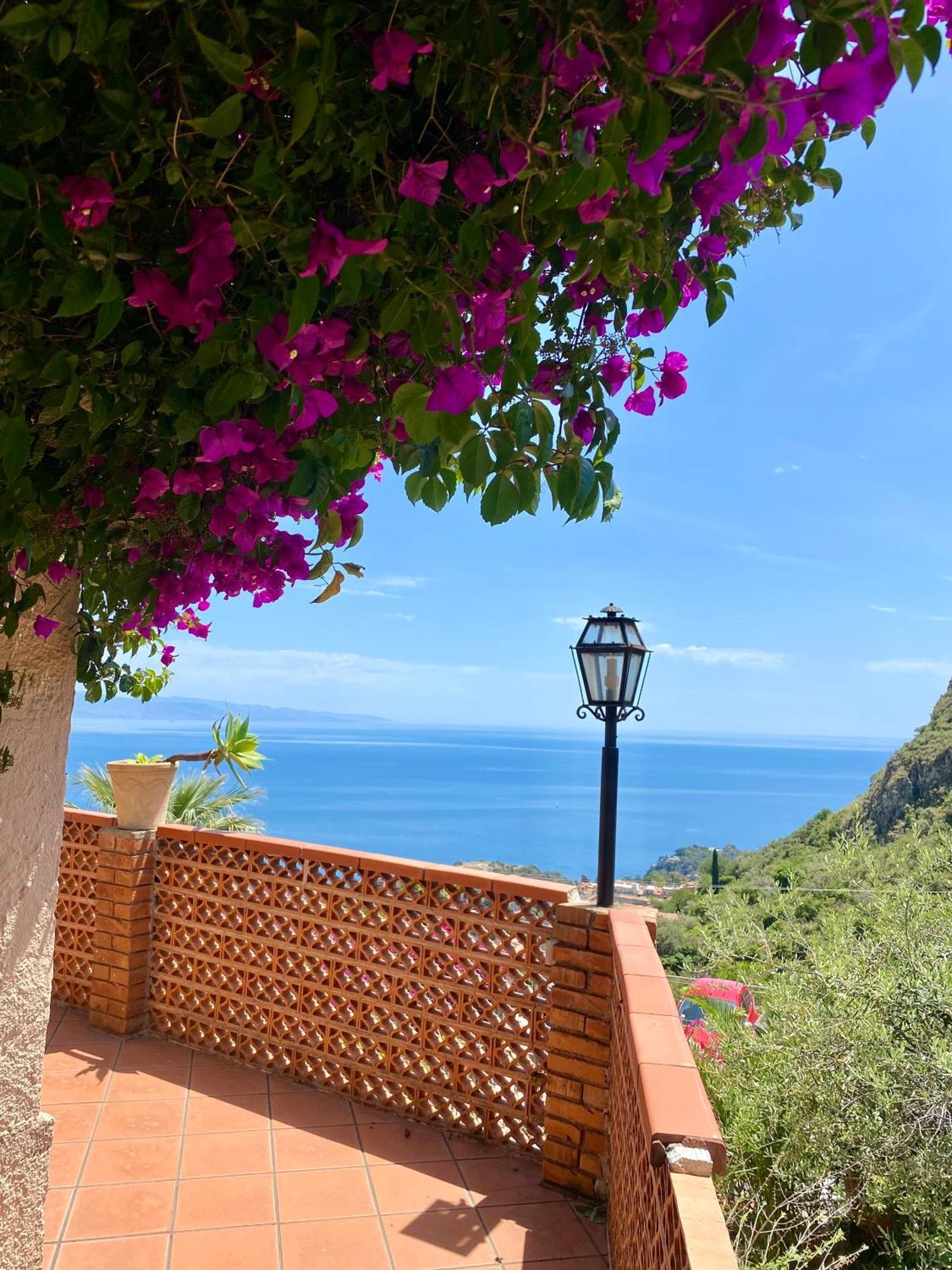Casa Dei Sogni Taormina Bed and Breakfast Exteriör bild